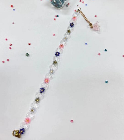 9月5日，手工活從哪里找廠家，想接正規(guī)廠家的手工項目，做手工傳承官，與手工之家合作，找到這里的方式有很多種，圖為串珠米珠繡純手工產(chǎn)品剪影