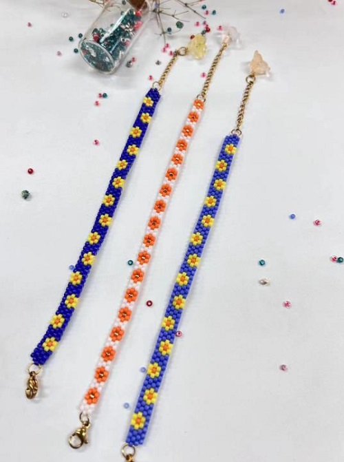 10月6日，手工兼職創(chuàng)業(yè)在家做是真的，微創(chuàng)業(yè)做手工傳承官，在家做的好手工，信任來自了解，手工之家與大家一起努力發(fā)展，圖為串珠米珠繡純手工產(chǎn)品剪影