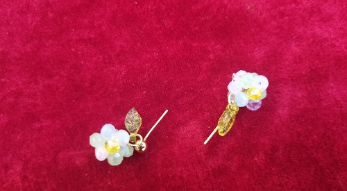 10月13日，在家做兼職的正規(guī)平臺(tái)，做手工傳承官，居家手工好副業(yè)，與手工之家合作，大家目標(biāo)一致，圖為串珠米珠繡純手工產(chǎn)品剪影