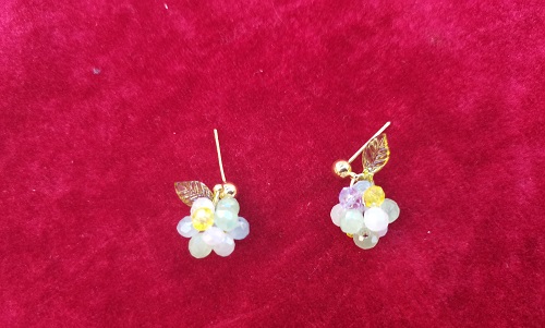 10月13日，在家做兼職的正規(guī)平臺(tái)，做手工傳承官，居家手工好副業(yè)，與手工之家合作，大家目標(biāo)一致，圖為串珠米珠繡純手工產(chǎn)品剪影