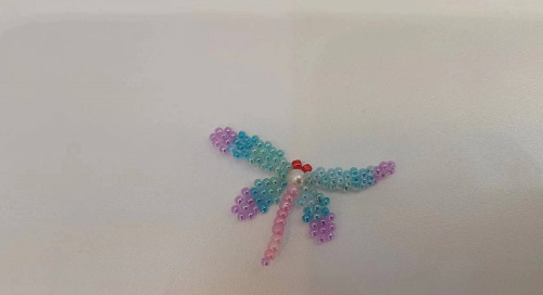 10月17日，可在家做的兼職手工活, 想接正規(guī)廠家的手工創(chuàng)業(yè)項目，輕資產(chǎn)創(chuàng)業(yè)做手工傳承官，與手工之家合作，這里的產(chǎn)品是事業(yè)的根本，圖為串珠米珠繡純手工產(chǎn)品剪影