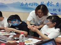 春暖花開(kāi)的時(shí)節(jié)，適合大家早起做珠繡加工手工活