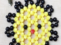 5月22日，找附近手工活拿回家做，手工外發(fā)加工網(wǎng)，想做珠繡串珠手工掙錢(qián)，該怎么與手工之家合作？圖為勵(lì)志珠珠繡串珠手工產(chǎn)品剪影
