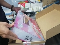 9月26日，寄到家做的手工活，代加工手工活，手工之家的合作方式滿足加工人員的需要，圖為勵志珠珠繡手工材料倉庫工作人員剪影