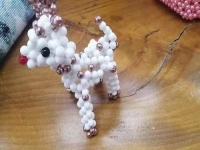 10月14日，純手工活外發(fā)加工項目，附近手工活拿回家做，手工之家和珠繡串珠手工優(yōu)勢明顯，圖為勵志珠珠繡串珠手工產(chǎn)品剪影