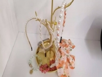 10月16日，農(nóng)村手工活加工項目，可靠的手工活外發(fā)，與手工之家合作，放心居家掙錢，圖為勵志珠珠繡串珠手工產(chǎn)品剪影