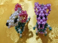 2月21日，純手工項目在家專兼職都能干，可以寄到家做的手工項目，手工之家的良好合作讓大家收入更好，圖為勵志珠珠繡串珠手工產(chǎn)品剪影