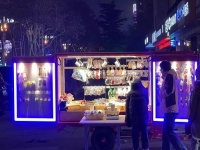 多一份好的收入，移動潮品店兼容并包，讓加工人員也可以這樣掙錢