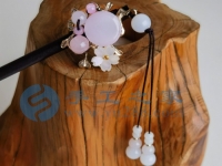 5月25日，在家做的手工活正規(guī)平臺 拿回家做的手工項目，手工之家的成品銷售為手工事業(yè)保駕護航，圖為勵志珠珠繡串珠手工產(chǎn)品剪影