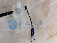10月8日，手工活接單平臺(tái)，靈活就業(yè)的手工，開(kāi)飾品加工廠，選擇手工之家的人越來(lái)越多，都做什么掙錢(qián)，圖為串珠米珠繡手工產(chǎn)品剪影