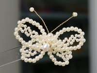 12月6日，在家兼職手工活，靈活就業(yè)創(chuàng)業(yè)手工副業(yè)，開(kāi)飾品加工廠，與手工之家合作，安心在家通過(guò)純手工掙錢，圖為串珠米珠繡手工產(chǎn)品剪影