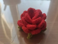 4月12日，手工外發(fā)加工可靠嗎？居家小成本創(chuàng)業(yè)開手工加工廠，微創(chuàng)業(yè)做家庭手工工作室，手工之家的純手工，城市農(nóng)村都能做，圖為鉤織純手工產(chǎn)品剪影