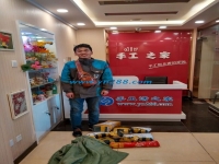 手工活之家業(yè)務(wù)忙，訂單多忙壞快遞小哥