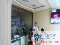 全國哪里有沒有外發(fā)手工兼職的，活手工活之家代理商正在認(rèn)真做手工活：