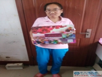 正規(guī)手工活外發(fā)：青島肖女士帶孩子之余做手工活賺零花錢(qián)