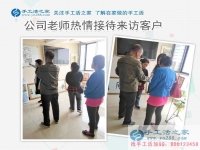 湖南邵陽市劉女士組織小區(qū)家庭婦女做手工活兼職，女人們的事業(yè)