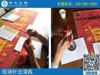 自從做手工活兼職后，黑龍江牡丹江市劉大姐再也不用出去擺攤