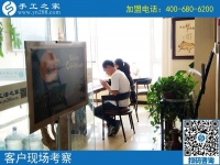 10月24日，做這個(gè)串珠手工活加盟項(xiàng)目能不能掙錢要看這三點(diǎn)。手工之家接待考察加工客戶剪影