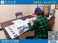 “手工活手工活，這里有你想要的正規(guī)手工活！”河南焦作趙大姐宣傳說