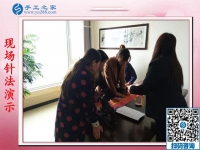11月14日，找手工活做，找?guī)Щ丶易龅氖止せ钜?guī)手工活加盟項目，手工之家接待考察合作加工客戶剪影