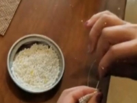 慈母手工線，在家把錢(qián)賺，家有勵(lì)志珠，人生不服輸