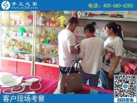 8月19日，能掙錢的手工活是珠繡負(fù)責(zé)回收的手工活，手工之家接待考察加工客戶剪影