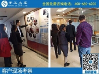 11月10日，找代理手工活加工項(xiàng)目，實(shí)地考察后那么多人選擇了勵(lì)志珠珠繡手工。手工之家接待考察加工客戶剪影