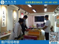 4月14日，正規(guī)手工活代理加工項(xiàng)目，就選驗(yàn)收標(biāo)準(zhǔn)明確、結(jié)算加工費(fèi)有保障的正規(guī)外發(fā)手工活，手工之家接待考察合作加工客戶剪影