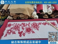 農(nóng)村60歲大媽靠做手工活掙錢，還不耽誤帶孫子
