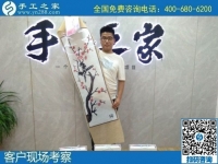 8月15日，手工活拿回家做要掙錢，越來越多的人選擇了這里外發(fā)手工活，手工之家接待考察合作加工客戶剪影