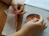 客戶問：做手工之家勵志珠繡手工活的合格率是多少？