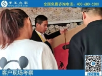 11月14日，純手工活外發(fā)加工，想在家做手工活掙錢的人選擇了珠繡，手工之家接待考察加工客戶剪影