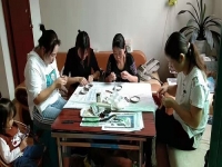 從個人加工到創(chuàng)業(yè)組織人做，4年來，她一直在做勵志珠珠繡