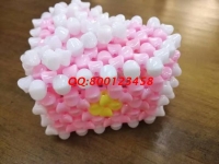1月4日，想接正規(guī)廠家的手工活，做手工之家的珠繡串珠外發(fā)手工活，要對(duì)這里的產(chǎn)品了解，圖為勵(lì)志珠珠繡串珠產(chǎn)品實(shí)拍