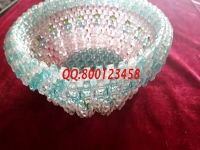 在家堅(jiān)持做珠繡外發(fā)手工活的她，帶著孩子收入也不錯(cuò)