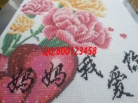 9月27日，可以寄到家做的手工活，足不出戶在家掙錢的好選擇，就選正規(guī)廠家手工之家，圖為勵(lì)志珠珠繡成品細(xì)節(jié)實(shí)拍