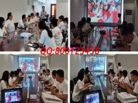 10月11日，想接正規(guī)廠家的手工活，找拿回家做的手工活，看好這兩點，可以放心選擇了，圖為手工之家優(yōu)秀繡娘往期培訓(xùn)會剪影