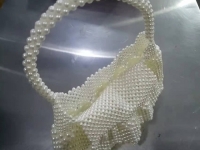 與手工之家合作，在家做串珠外放手工活，就業(yè)問(wèn)題得到解決